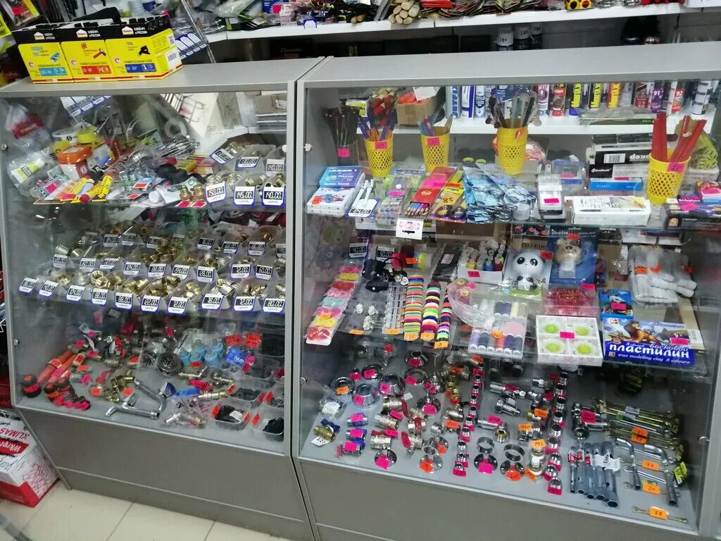 Игрушки магазин игрушек. Дизайн магазина подарков. Рекламная вывеска для магазина посуды. Магазин одежды и аксессуаров. Название магазина товаров.