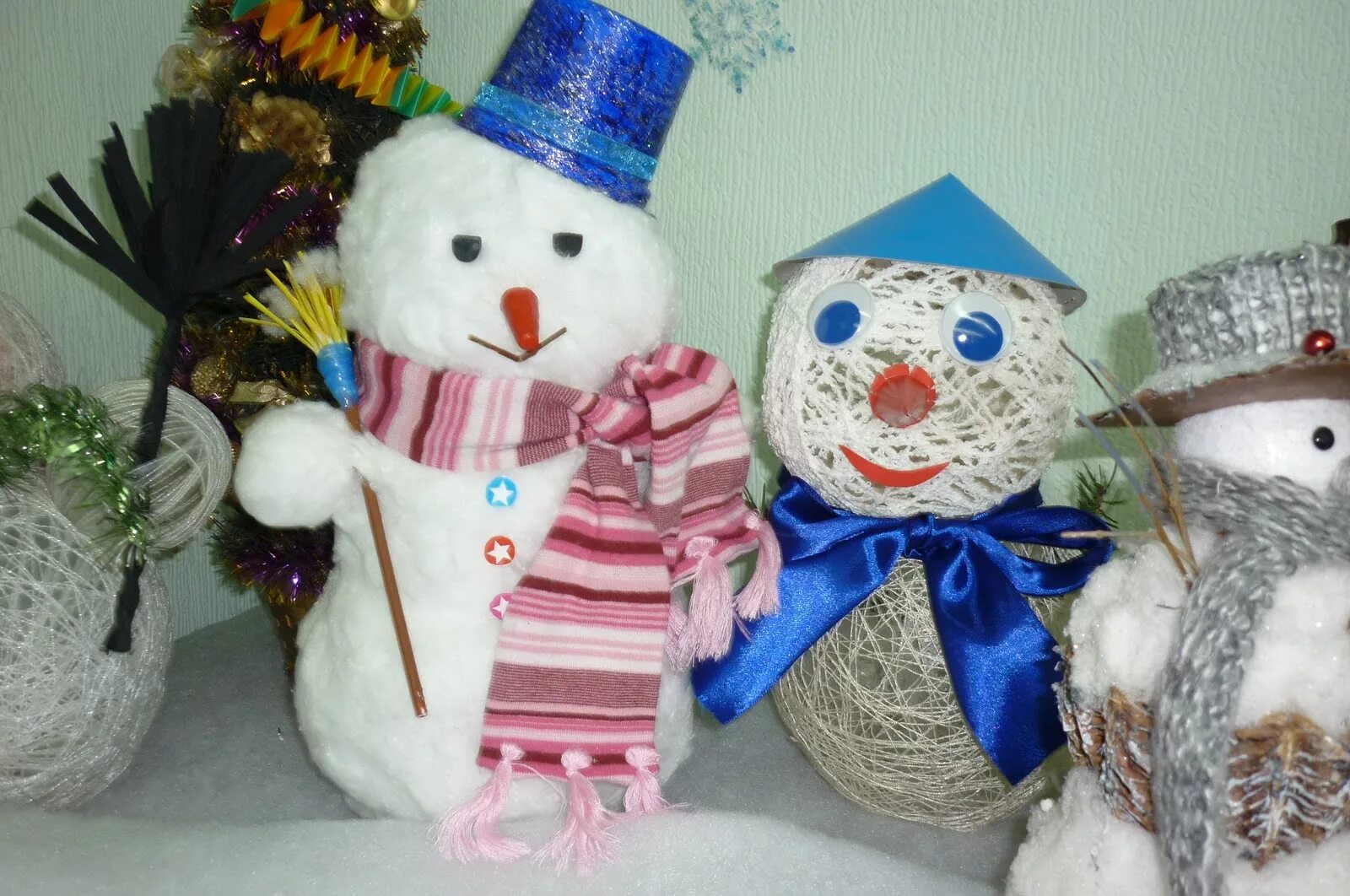 сценарий снеговик почтовик для средней группы. новогодняя поделка в сад снеговик почтовик. рисунок на тему зимняя сказка снеговик почтовик. афиша со снеговиком. сценарий снеговик почтовик для средней группы.