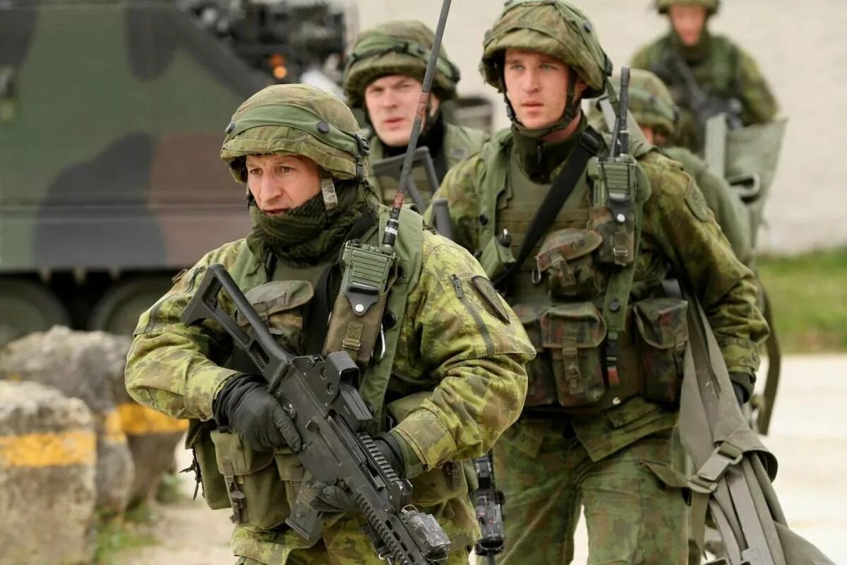 Солдат Российской армии. Современная армия. Современный солдат. Современная Российская армия.