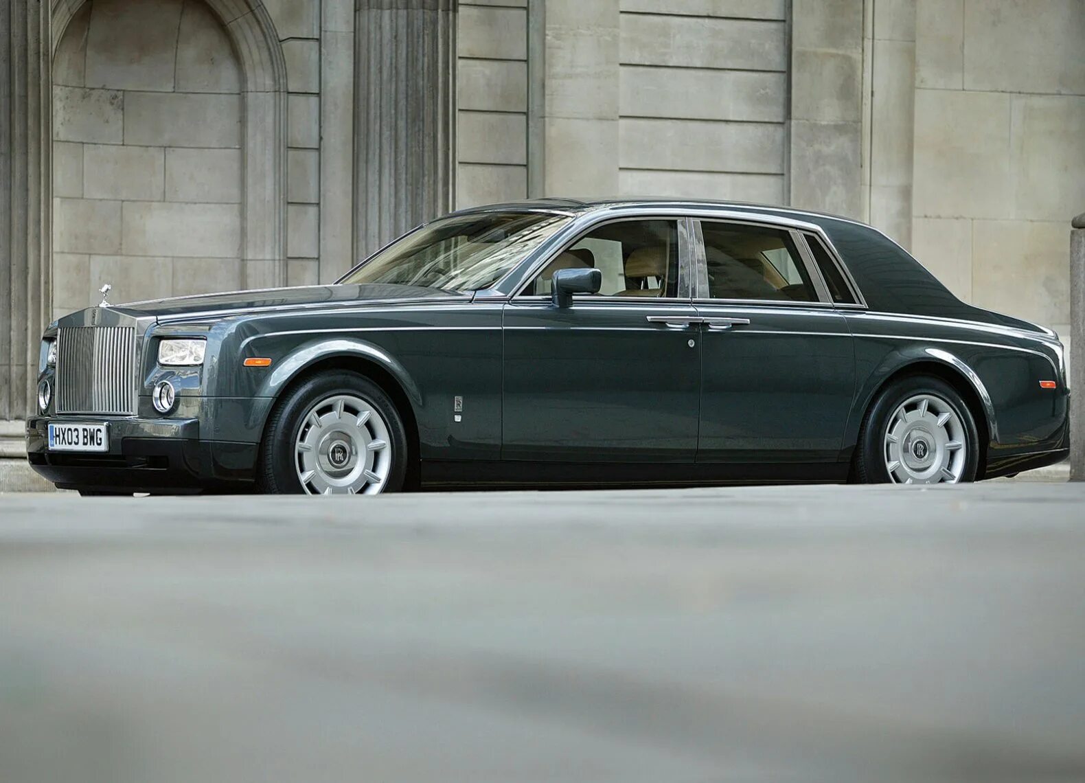 Rolls com. Роллс Ройс Фантом 2003. Rolls Royce Phantom 2004. Роллс Ройс Фантом 2010. Rolls Royce Phantom 200.