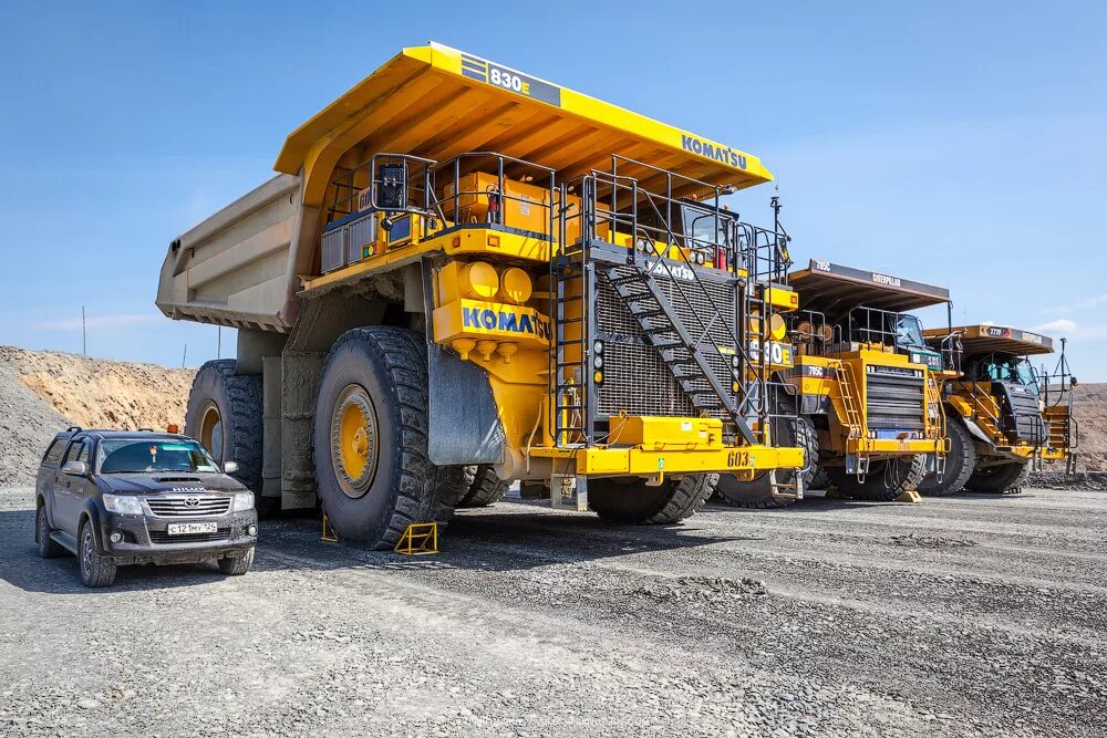 Liebherr t284. Машины работающие в карьерах. Белаз 75306 грузоподъемность. Белаз-75710 самосвал. Bucyrus mt6300ac.