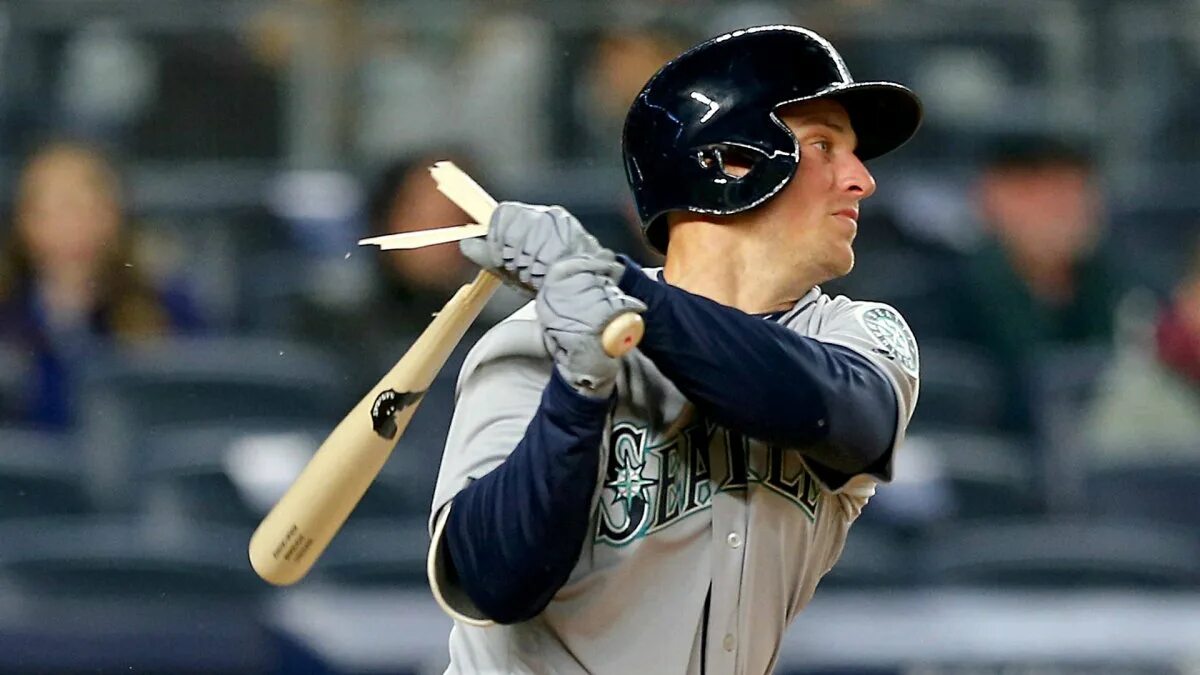 Эпичные биты. Эпичные биты. Бейсбольная бита с шипами. Эпичные биты. Бейсболист отбивает мяч.