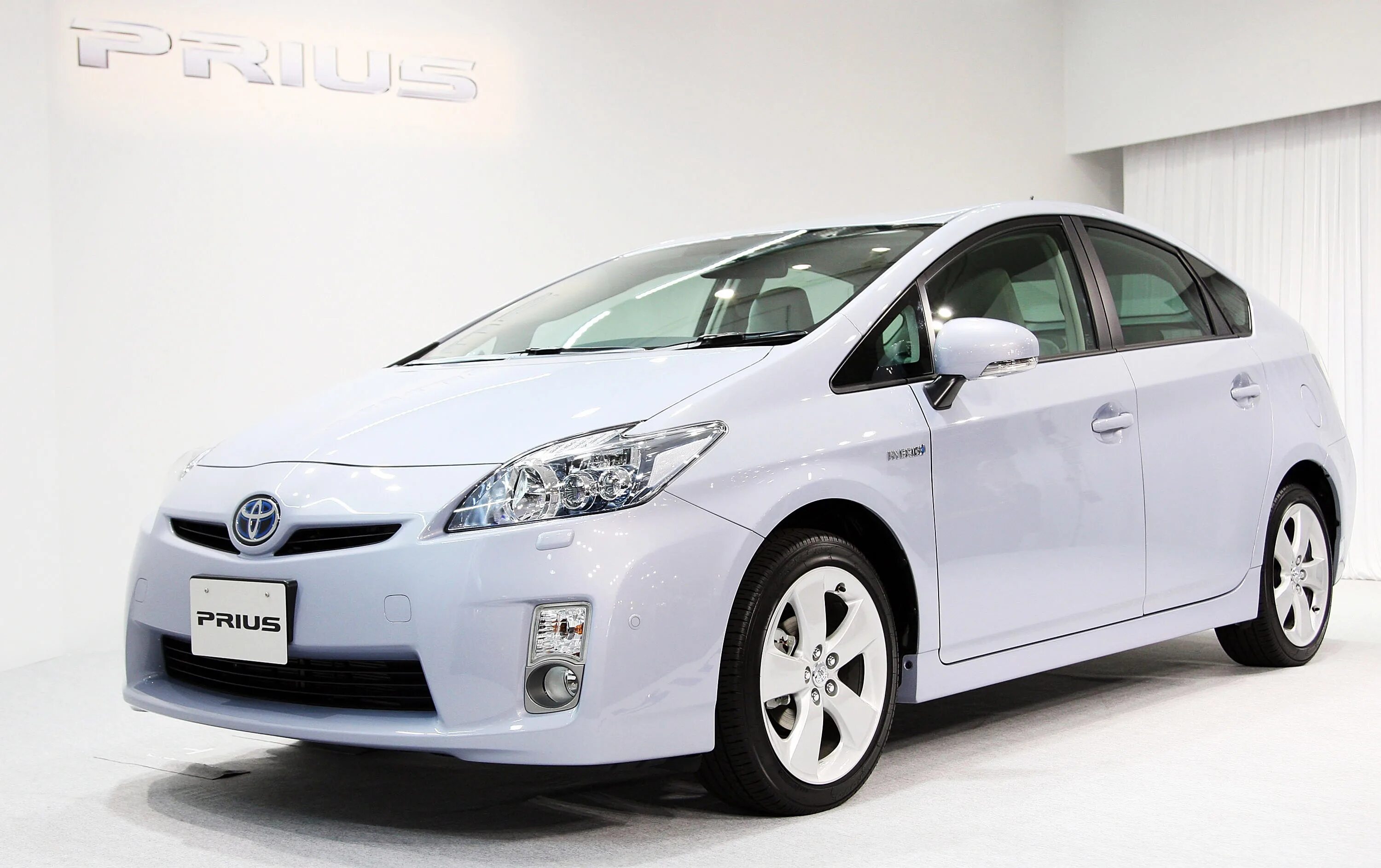 Toyota prius alpha 2015. Тойота приус 3 поколение. Toyota estima hybrid 2012. Toyota prius 30. Тойота приус гибрид 3 поколение.