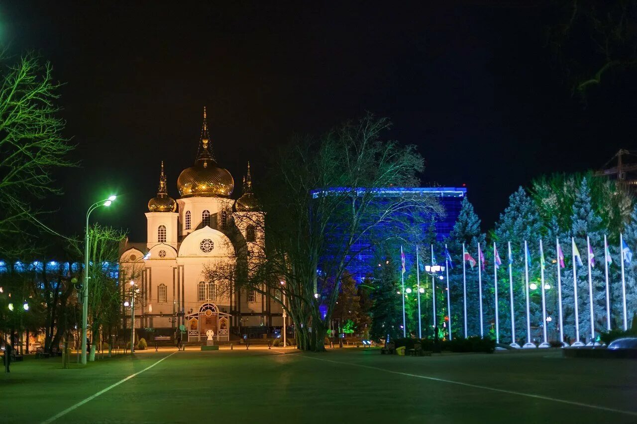 Где красиво в краснодаре. Достопримечательности Краснодар арка ночью. Ночной город Краснодар. Вечерний Краснодар.