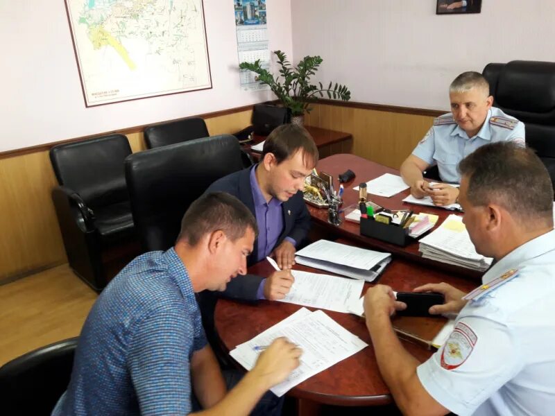 Зацепин сергей александрович сергиевск. Омвд по волжскому району самарской области. Хонин юрий мвд. Грищенко начальник увд волгоград. Зацепин начальник сергиевского района.