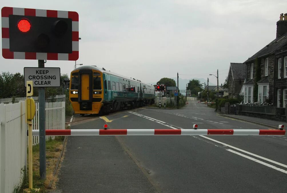 Железнодорожный переезд США. Железнодорожный переезд Crossing Railroad. Железные переезды в Америке. Level crossing