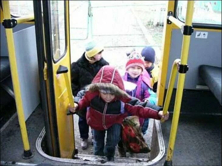 Школьникам бесплатный проезд в автобусе. Школьникам бесплатный проезд в автобусе