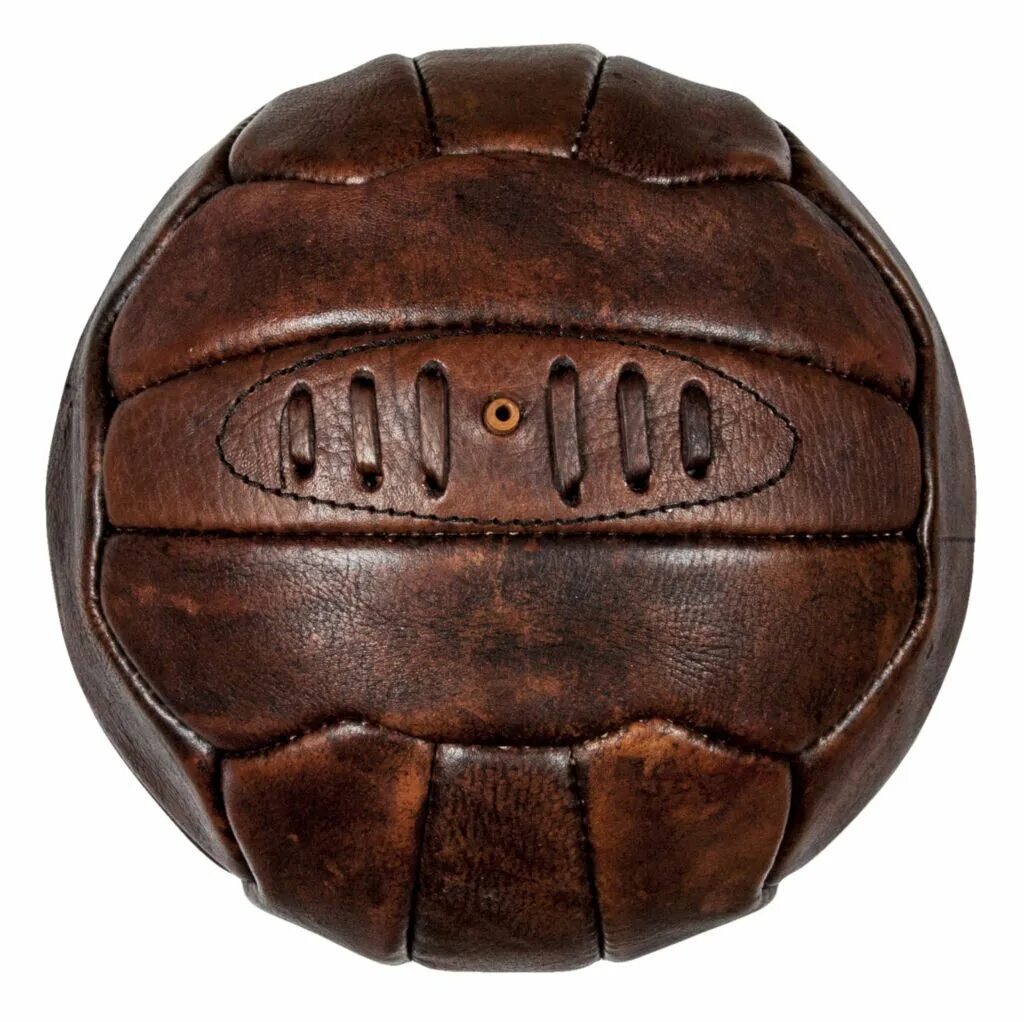 Первый мяч в футболе. Старый футбольный мяч. Кожаный футбольный мяч. Первый футбольный мяч. Старинный мяч.