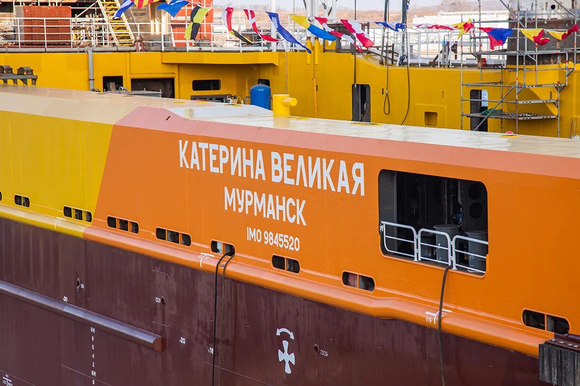 Уникальное судно ледового класса "Катерина Великая" загорелось во Владивостоке
