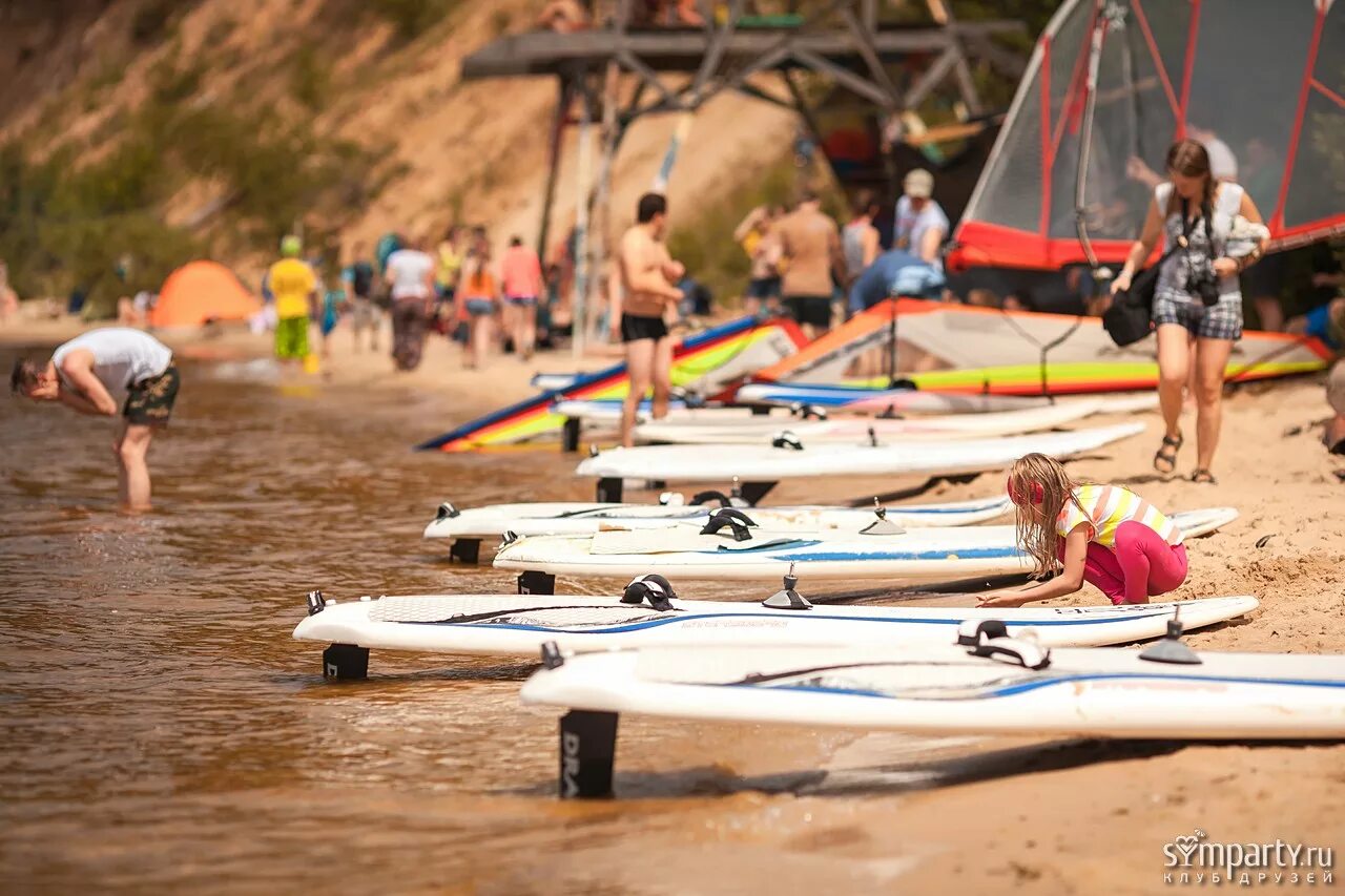 Лагерь серферов. Серфлагерь нижний новгород. Серф лагерь нижний новгород. Серф лагерь владивосток. Серфинг лагерь на бали.