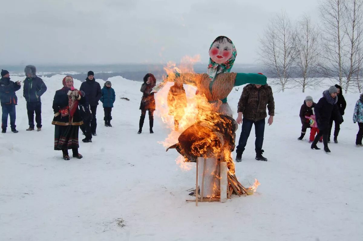 Масленица в солотче. Масленица в деревне. Масленичные гуляния в деревне. Празднование Масленицы. Празднование Масленицы в селе.