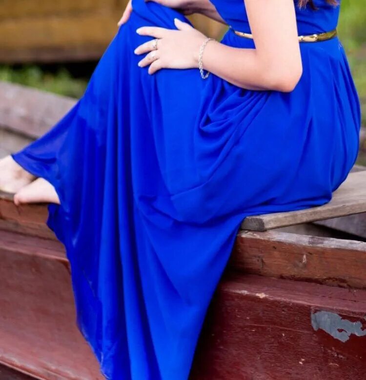 синее вечернее платье. девушка в голубом платье сон. девушка в синем платье. греческое платье в пол тёмно синее. девушка брюнетка в синем платье арт.