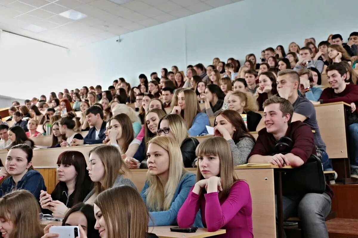 Учись в россии. Студенты САМГТУ. Самарский государственный университет (САМГУ) студенты. Студенты в аудитории. Аудитория в вузе.