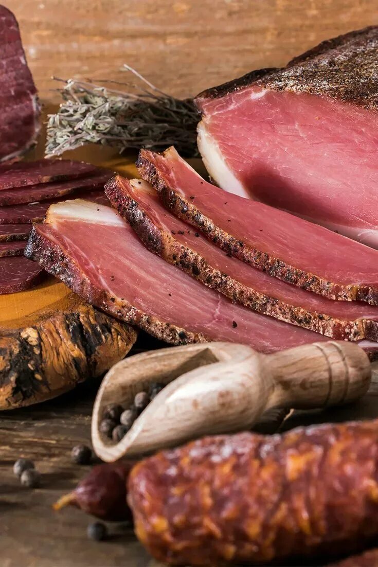 Деликатесы оптом. Копченое мясо. мясные копчености. копченые деликатесы. колбасы и деликатесы.