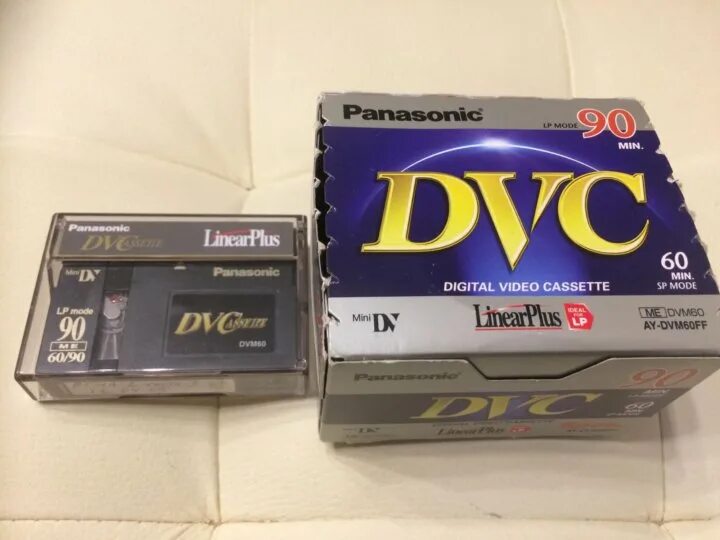Кассета mini. Видеокассета Mini DV. MINIDV кассеты. Кассета мини DV. Мини VHS кассеты.
