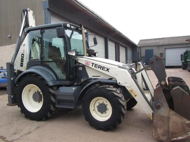 Экскаватор погрузчик 880. Terex 880sx. Трактор Торекс производитель. Терекс экскаватор 880. Экскаватор погрузчик Terex 880.