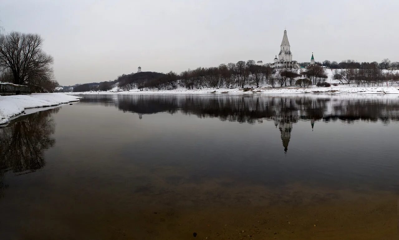 Уровень реки коломна. Курьяново Коломенское. Москва река в Коломенском. Курьяново Москва река. Коломенское вид на Курьяново.