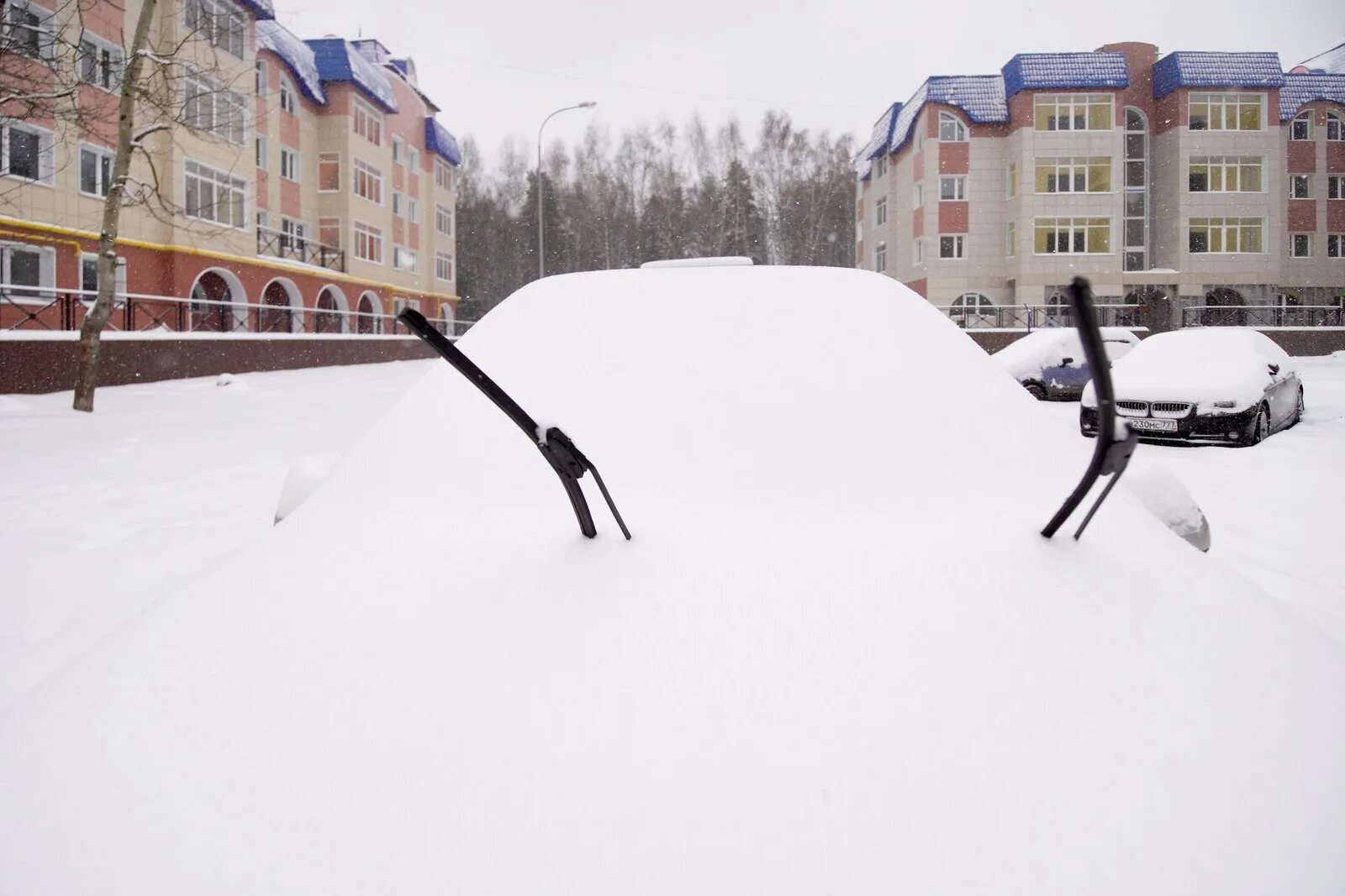 Снег долго. Сугробы в москве. снег в москве. снегопад в москве. снег в москве 2025.