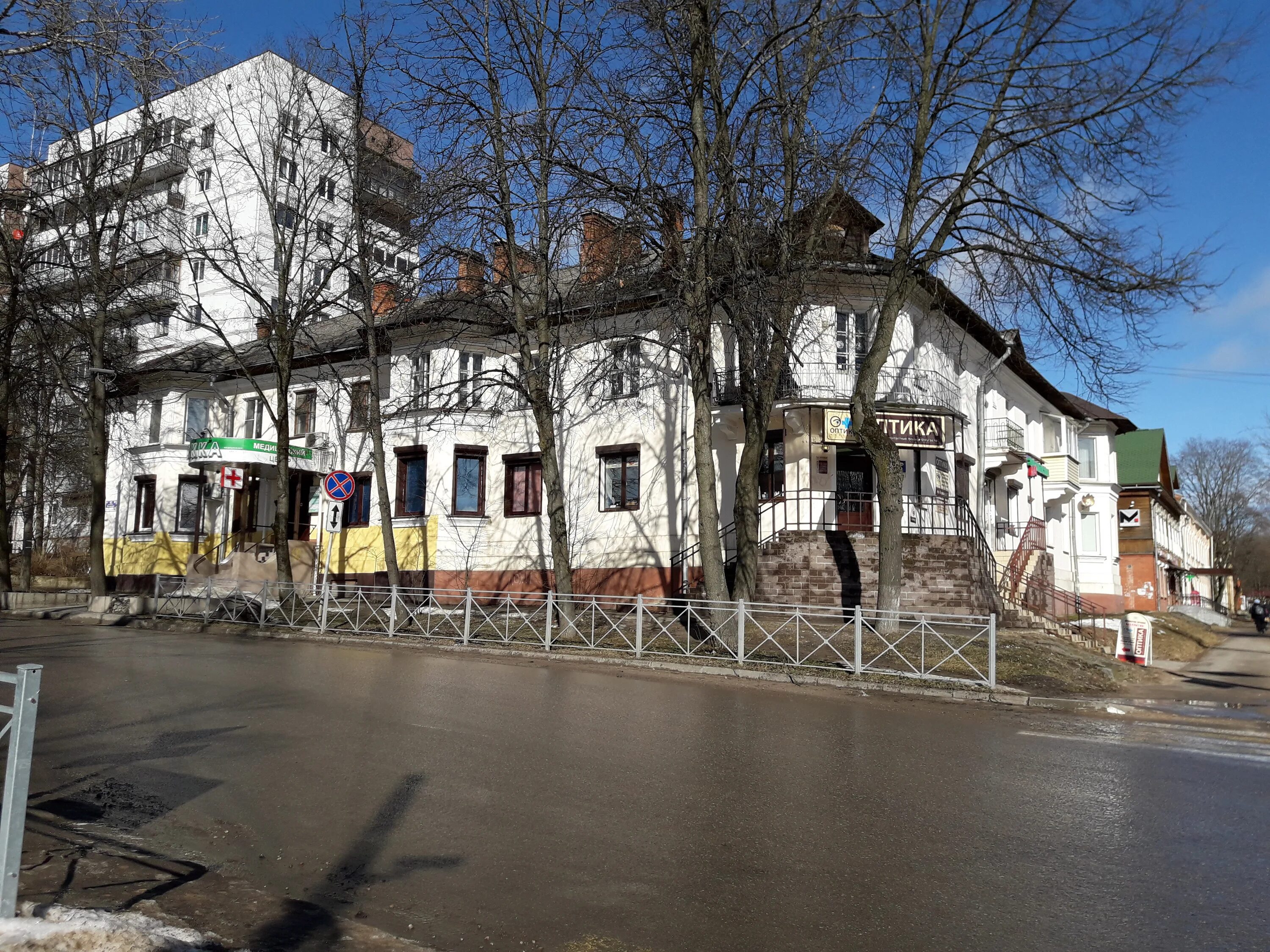Оптика луга. Казачьи луга тюмень аптека. Луга проспект урицкого 76. Оптика 2000. Оптика луга.