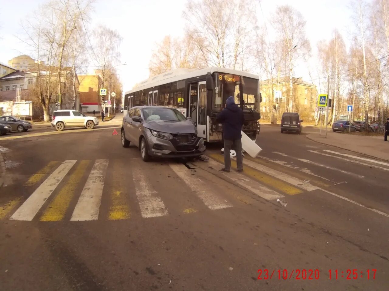 В сыктывкаре сгорел дом. Авария автобуса в эжве вчера. Происшествия сыктывкар сегодня. Авария на лесопарковой сыктывкар. Чп сыктывкар.