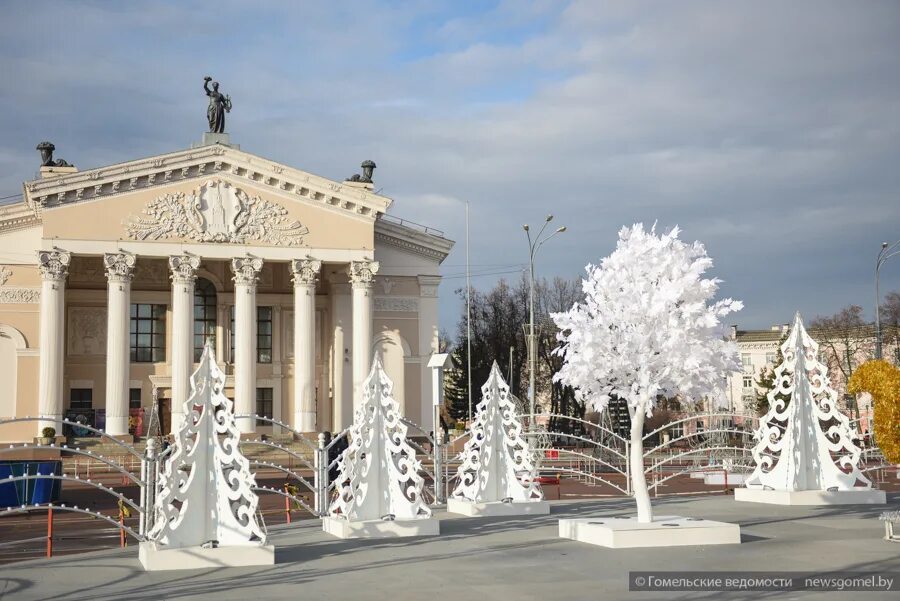 Сайт центрального гомеля. Гомель площадь. Центральная площадь Гомеля. Гомель площадь зимой. Достопримечательности Гомеля зимой.