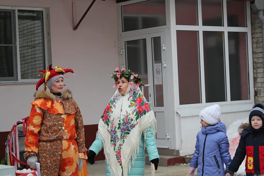 Развлечение на масленицу в старшей группе. Праздник Масленица. Масленица старшая группа. Празднование Масленицы в старшей группе. Масленица развлечение в старшей группе.