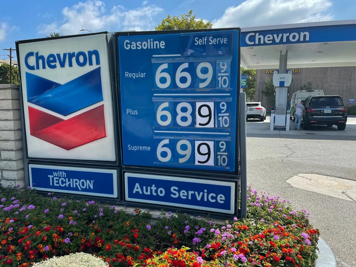 Chevron Gas. Gas Prices. Chevron реклама. Chevron Station Board.