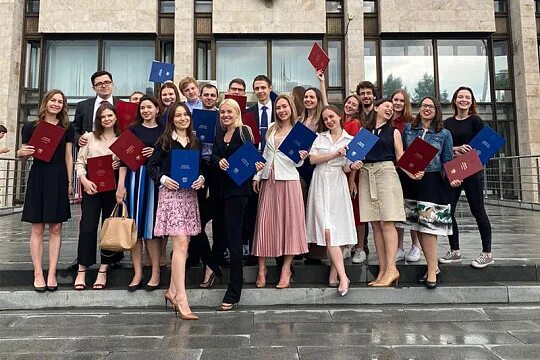 Выпускники международных отношений. Вшэ факультет международных отношений. мгимо миэп магистранты 2025. 1944 международный факультет мгу преобразован в мгимо. выпуск 2018 бакалавры факультет политологии мгимо.