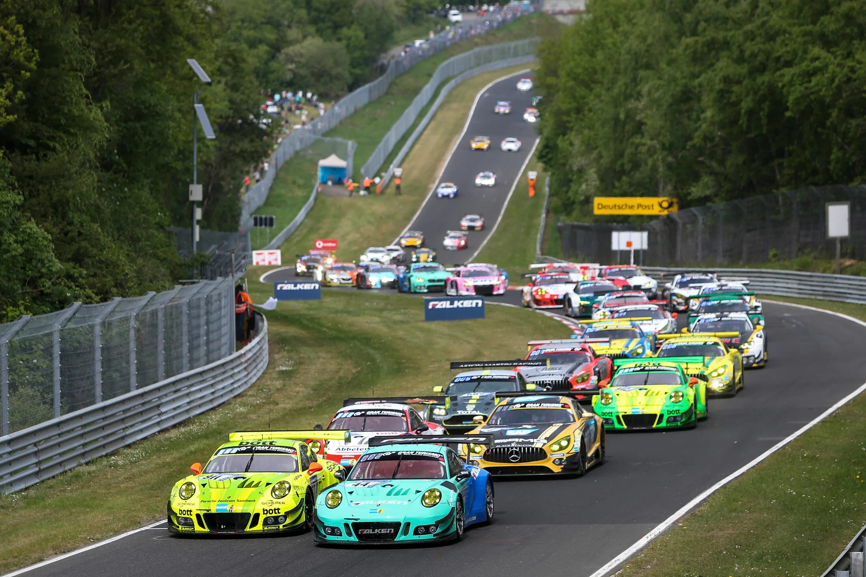 Какие гонки покажите какие. Нюрбургринг 24 часа. Porsche 911 Nurburgring. 24 Часа Нюрбургринга 2023. Гонки gt3 Nurburgring.