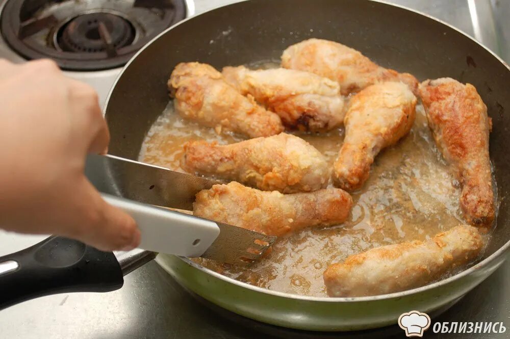 Куриные ножки в муке. Куриные ножки в муке. Голень куриная в панировочных сухарях. Голень куриная кфс. Куриные ножки в муке.