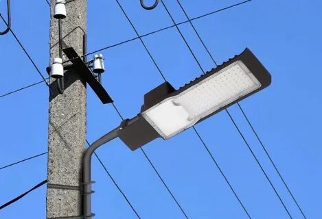 Установка уличных светильников на столбах