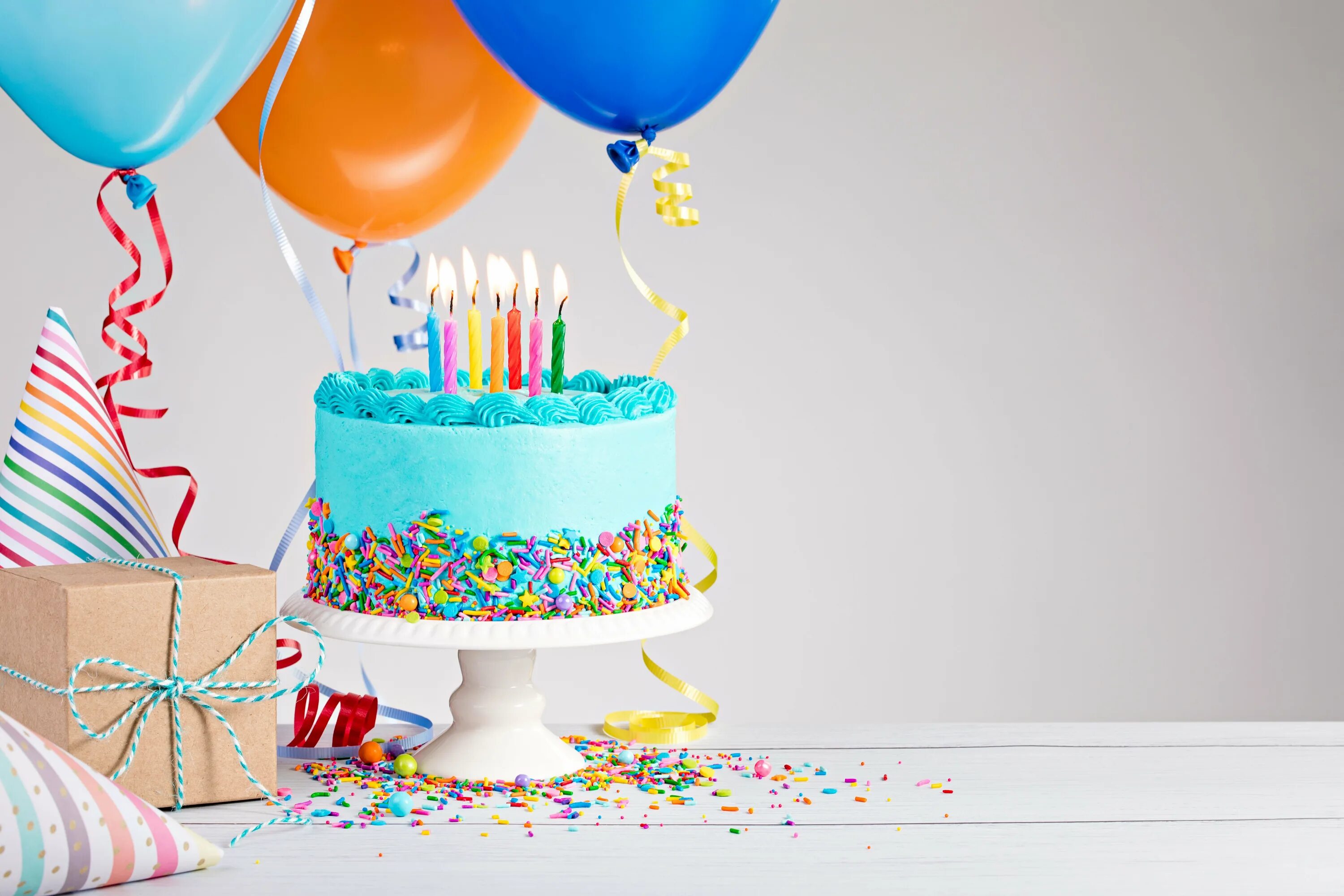 Поздравления с днем рождения 84 года. С днем рождения. Праздничный фон день рождения. Торт с днем рождения!. Открытка с днём рождения торт.