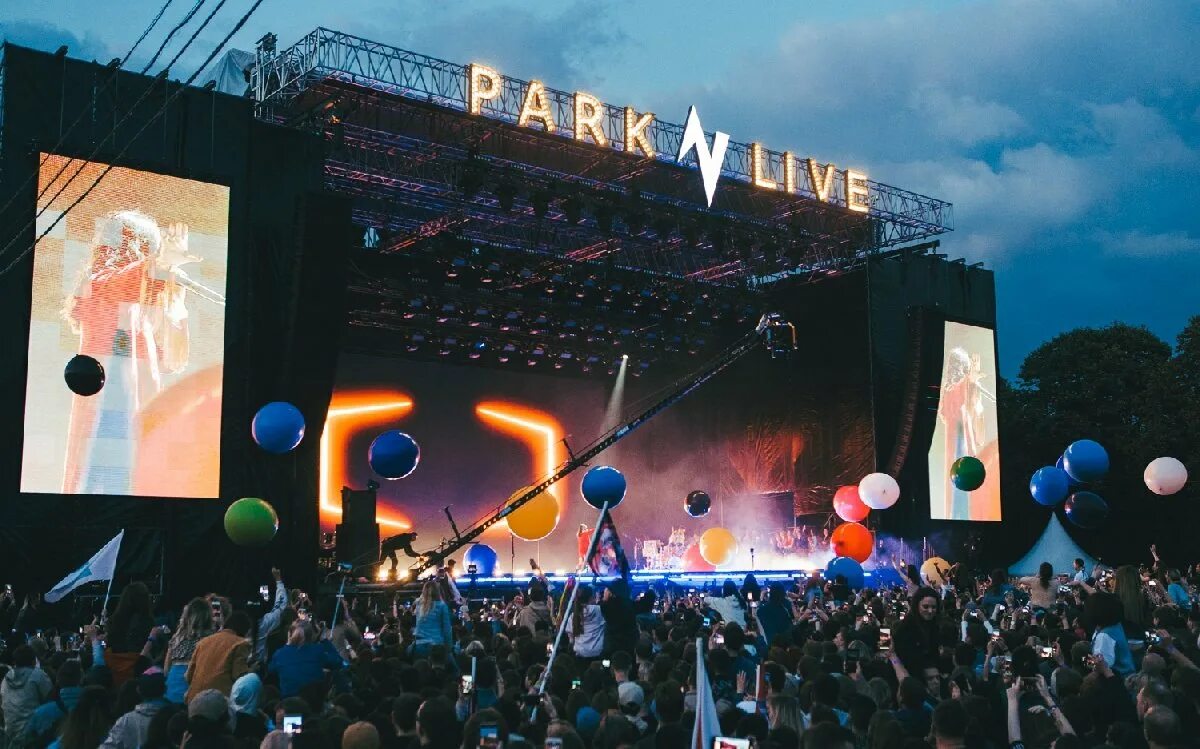 Парк горького фестиваль парк лайв сцена. Park live парк горького. Park live парк горького. Park live парк горького. Фестиваль парк лайф 2019.