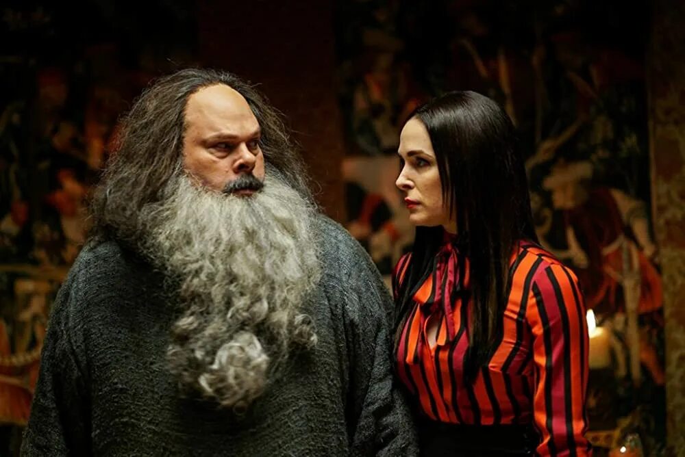 Древние гретта. Дуайт в сияющих доспехах сериал 2019–2021. Кэйтлин кармайкл дуайт в сияющих доспехах. Дуайт в сияющих доспехах 2018. Дуайт в сияющих доспехах 2018.