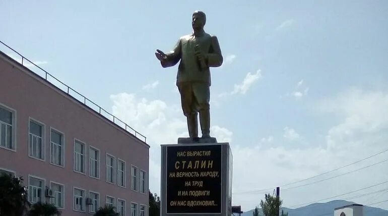 Памятник сталину в грузии. Памятник сталину (гори). памятники сталина в грузии. новый памятник сталину в грузии.