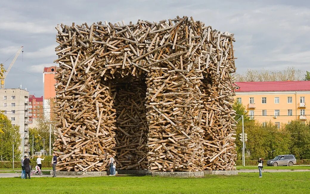 Самый большой объект. Пермь памятник букве «п» (Пермские ворота). Памятник букве п в Перми. Арт объект в Перми буква п. Арт объекты Пермского края Пермские ворота.