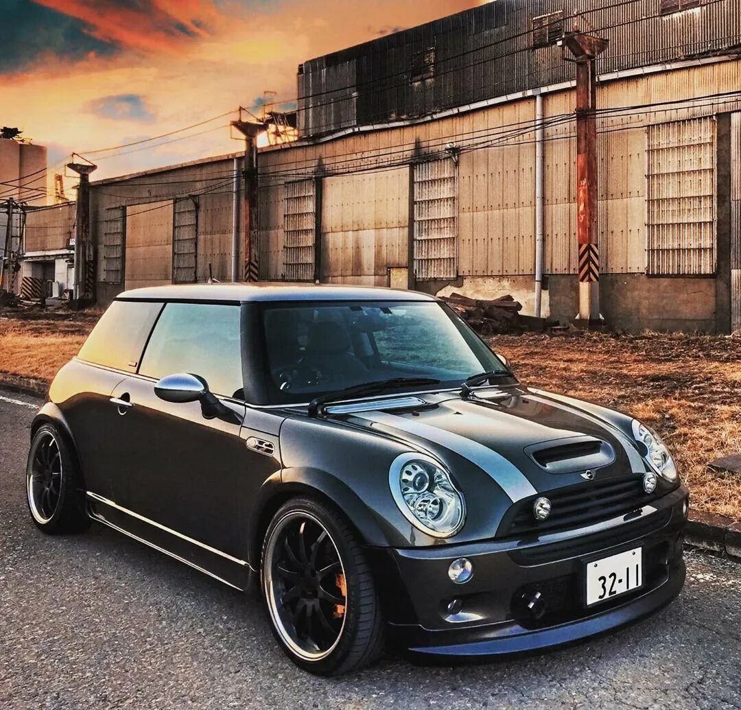 Mini cooper r53. Мини Купер спорт. Мини Купер s. Mini Cooper Sport 2020. Мини Купер спорт 2022г.