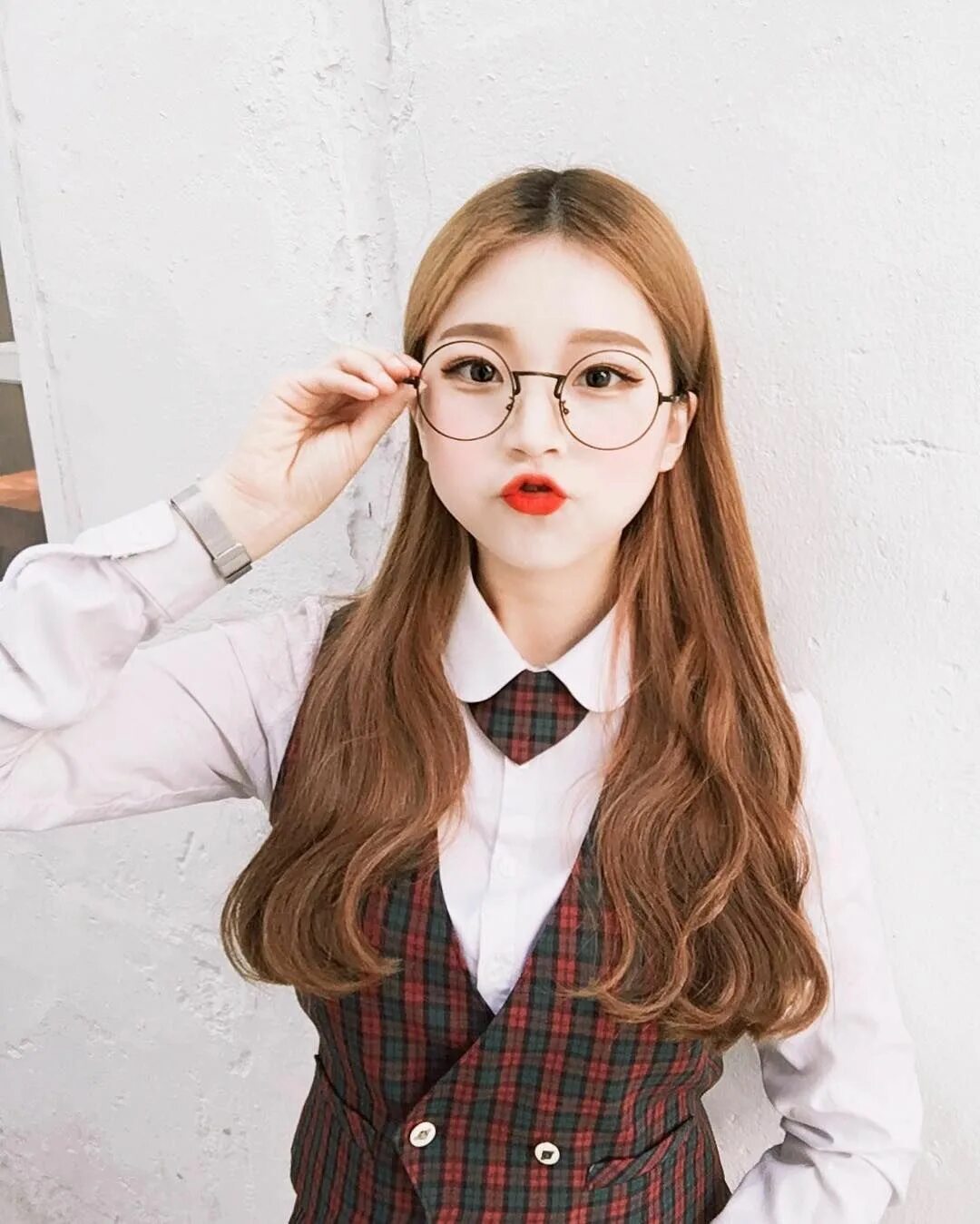 Красивые кореянки с очками. Кореянки с очками. Азиатские девушки в чулках. Корейские девочки 16 лет. Корейские девушки красивые и милые.