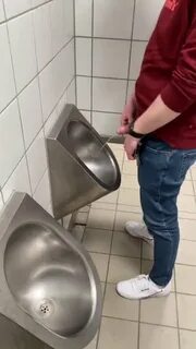 Just two bros pissin' then ✊ 🏼 👊 🏼 💦. 