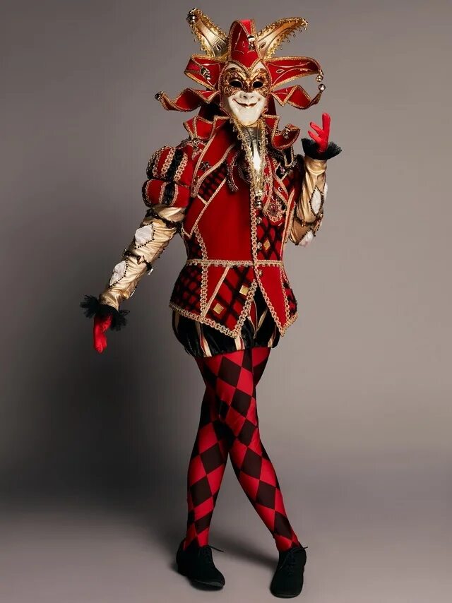 Су. Красношлыков арлекин. Шут из бременских музыкантов. Костюм шута, скомороха арлекин. Арлекин сайт.