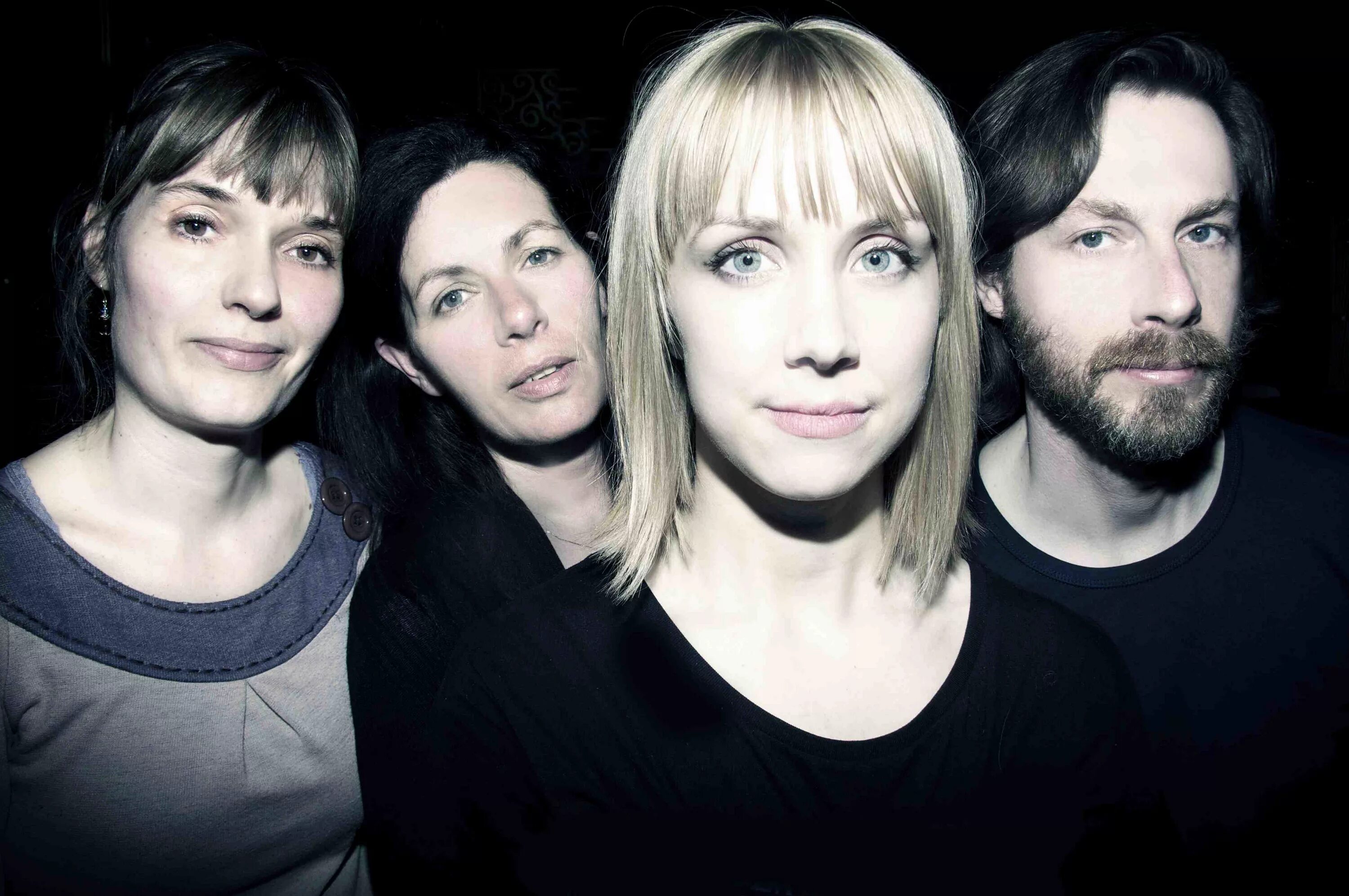 The band is good. David's Angels группа. Amy cater the Band актриса. Amy cater the Band.