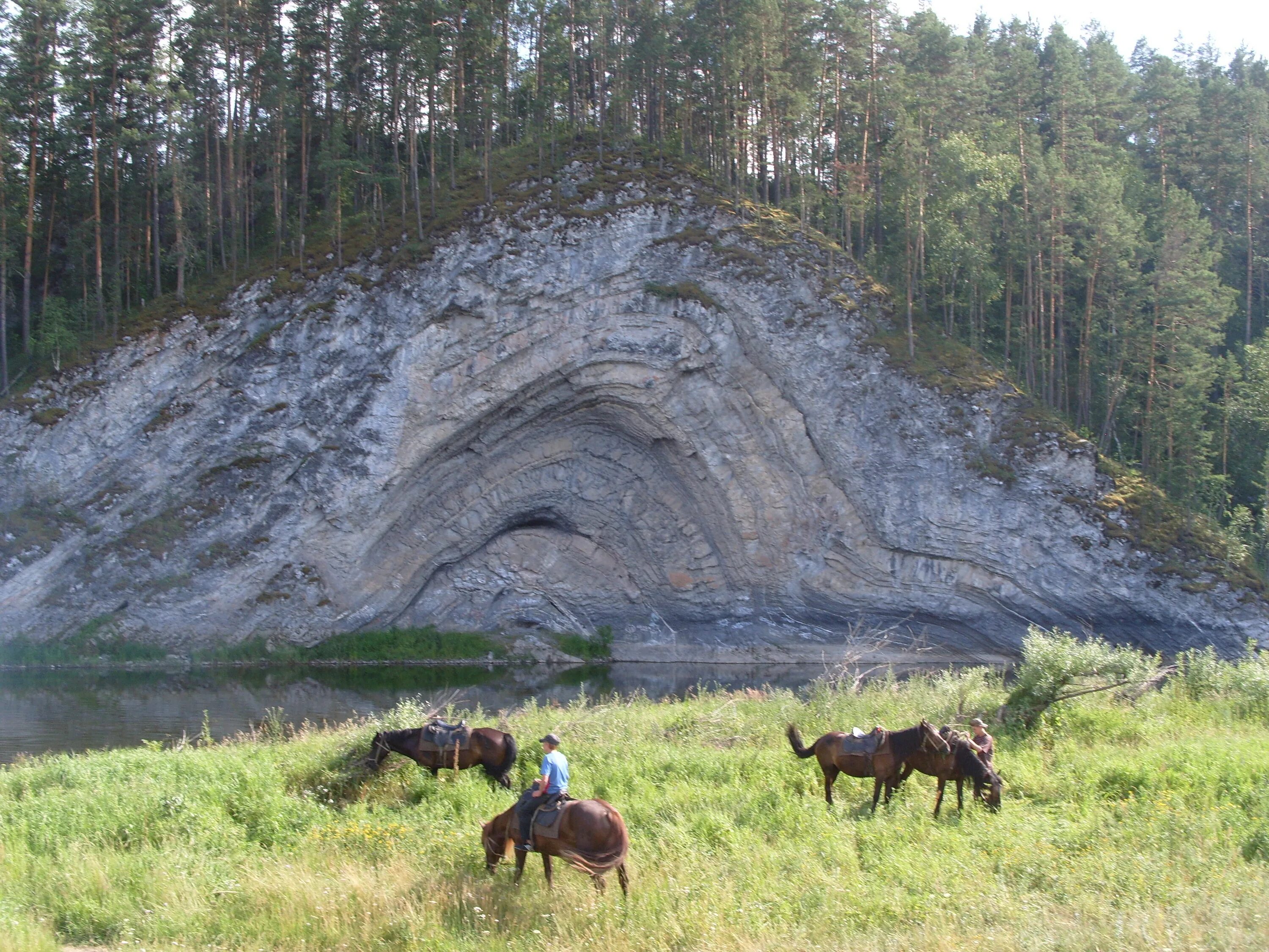 Доменные ворота Белорецкий район. Башкирия, скала Доменные ворота. Арский камень Башкортостан. Арский камень Белорецк. Животные белорецка