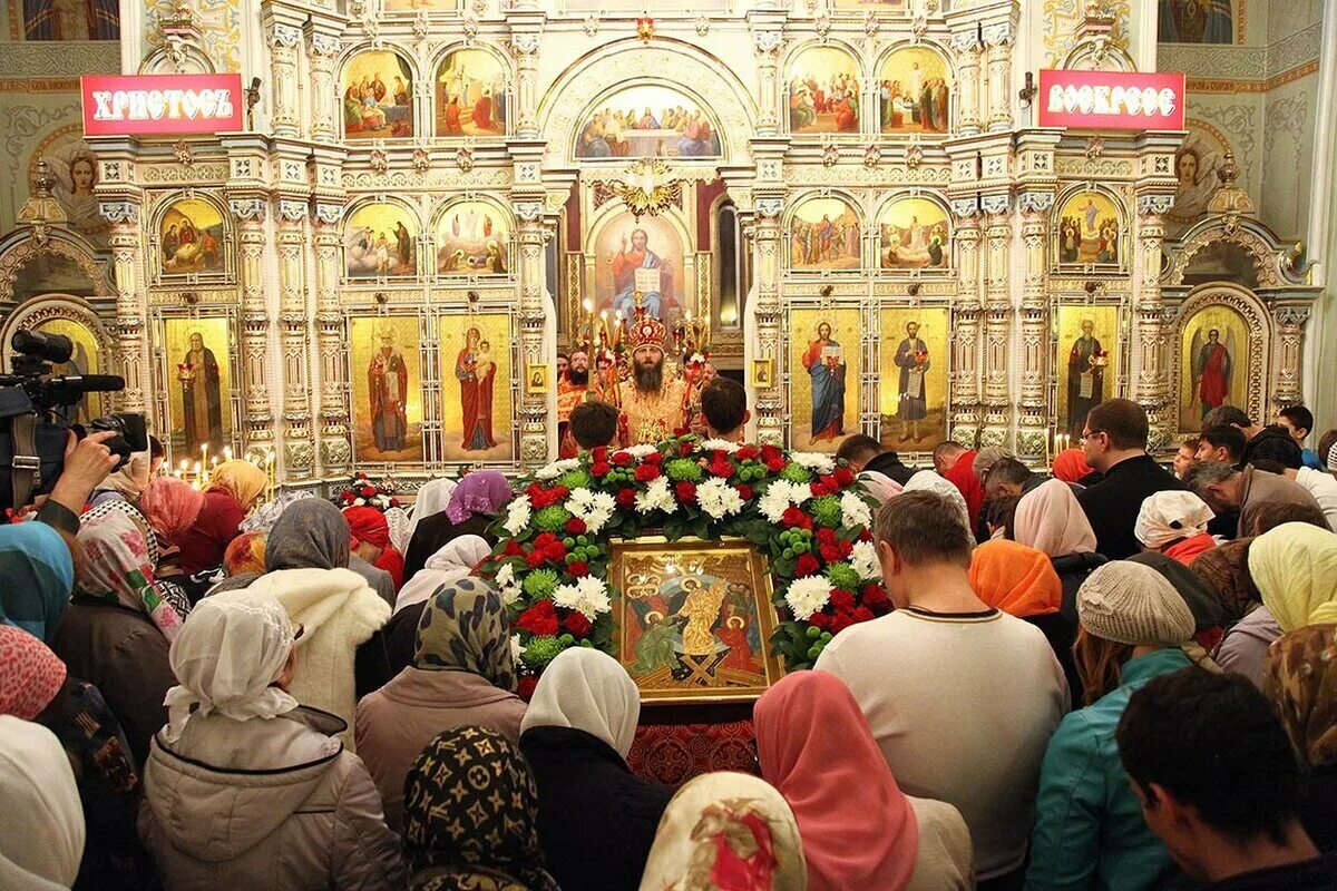 Православное церковное богослужение. Богослужение на Пасху. Богослужение в православном храме. Пасха храм. Служба в храме на Пасху.