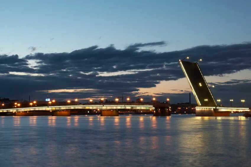 Отели с видом на разводной мост