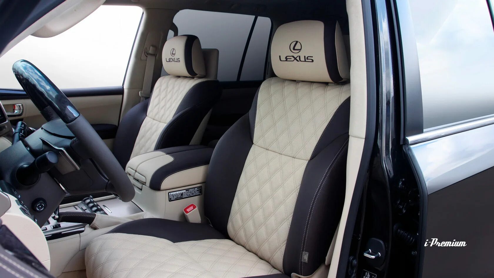 Lexus LX 570 белый салон. Лексус 570 белый салон. Лексус 570 с салоном черный на белом. LX 570 белый салон. Накидки на лексус
