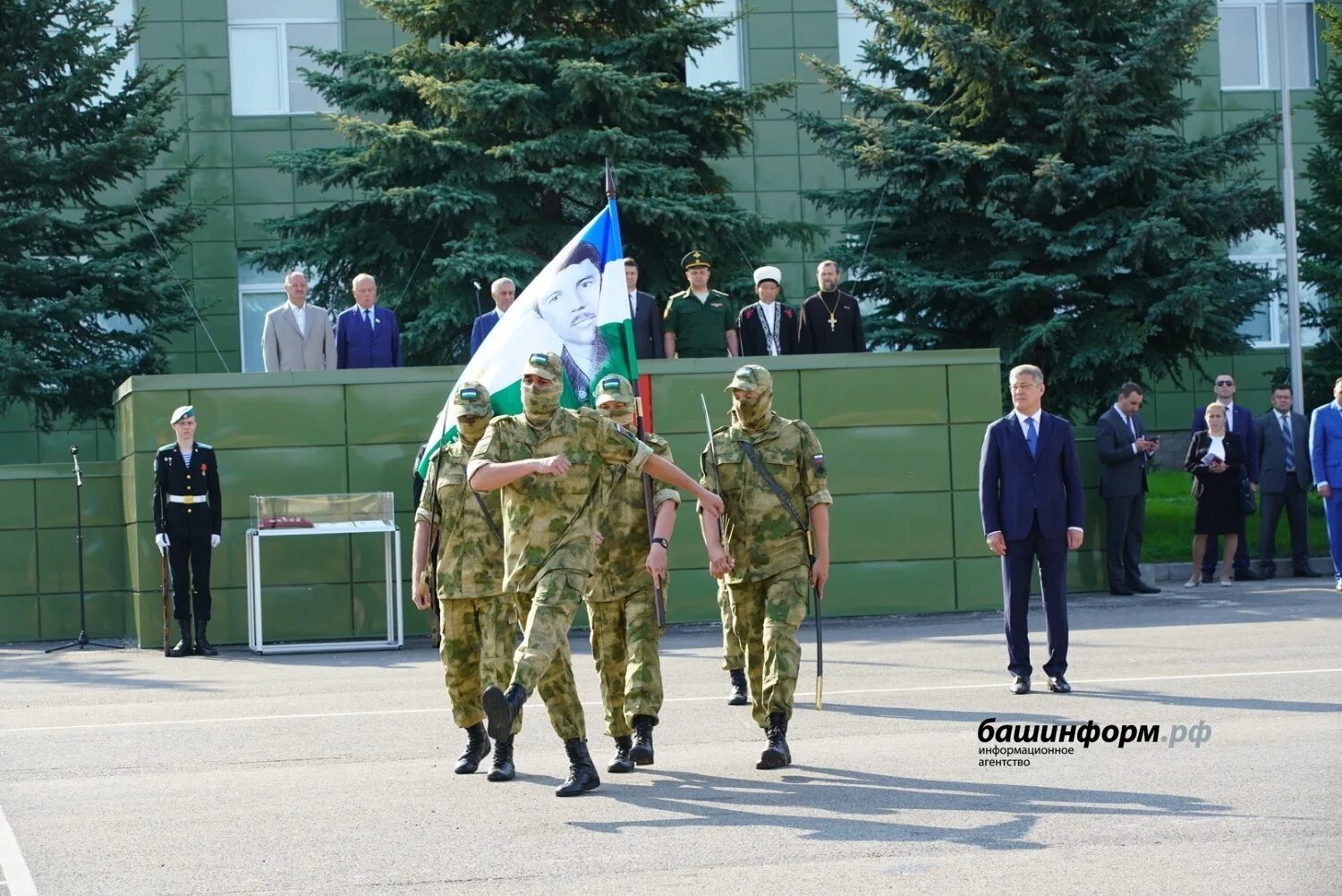Военный командир. Батальон имени шаймуратова. Добровольческие формирования башкортостана. Военнослужащий. Батальон добровольцев из башкирии.