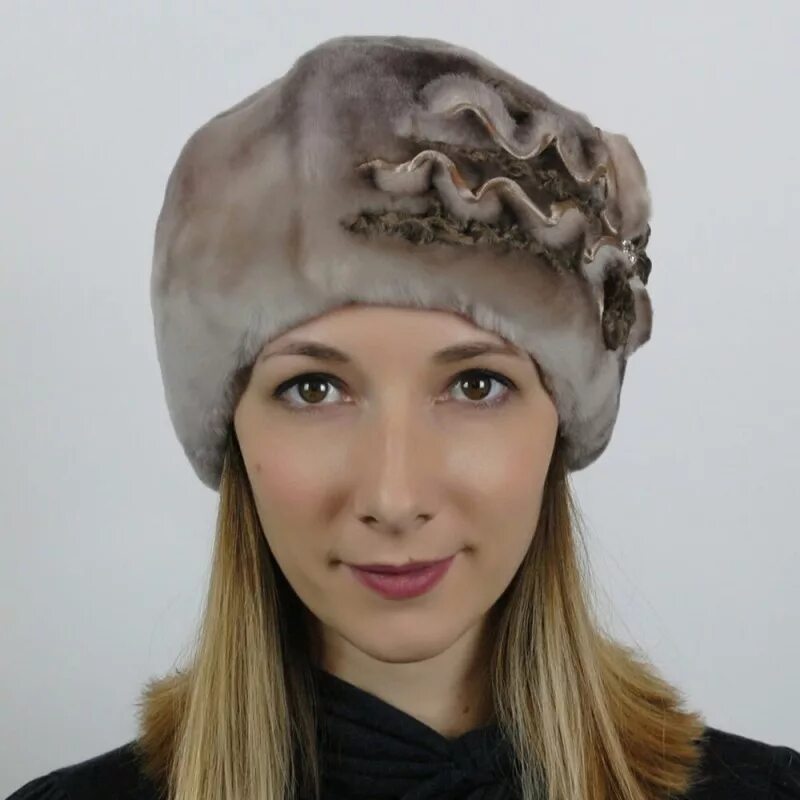 Шапки , береты сшитые женские. Пошив норковых беретов из шапки. Цигейковые шапки женские. Шапка из цигейки женская. Шапку из мутона сшить.