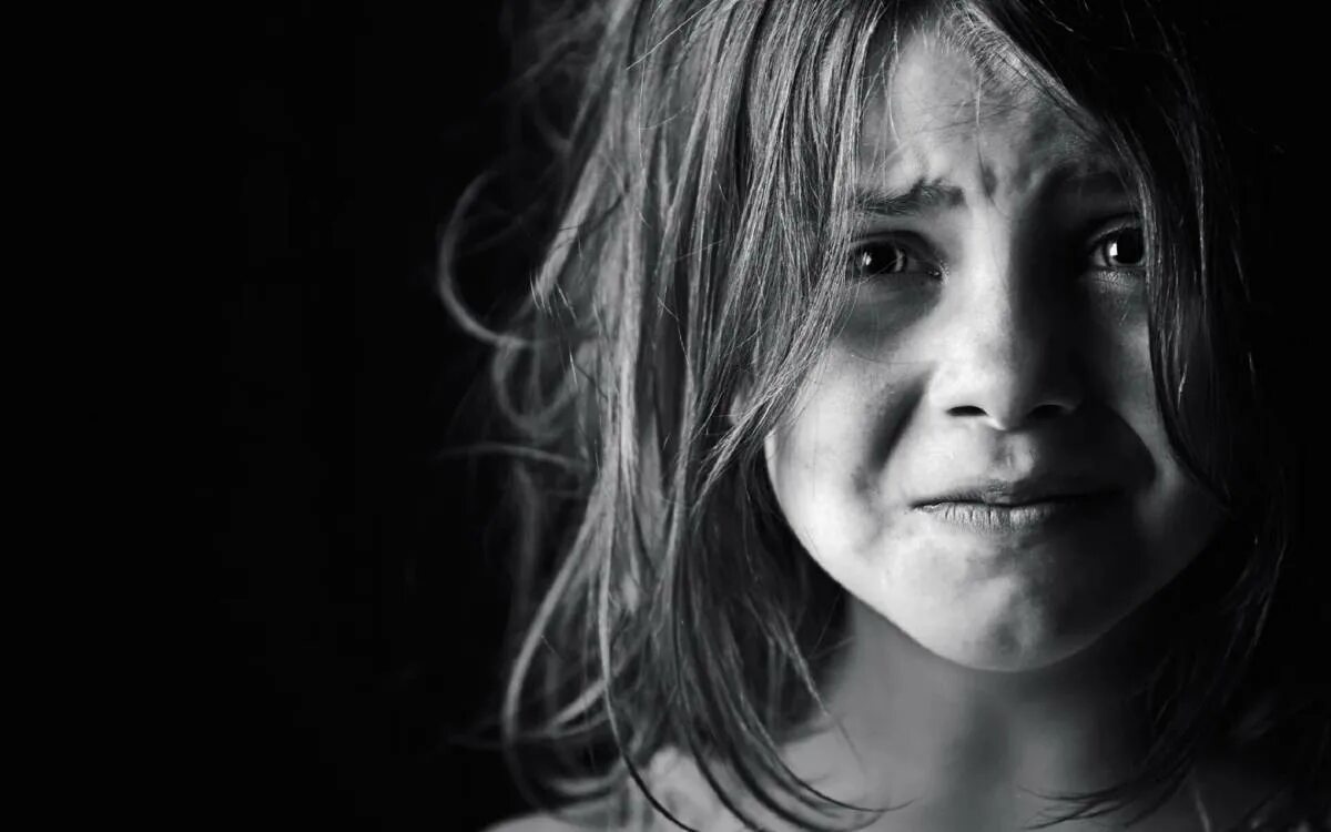 К чему снится девочка плачет. Девочка плачет. плачущая девочка. испуганная девочка. лицо девочки.