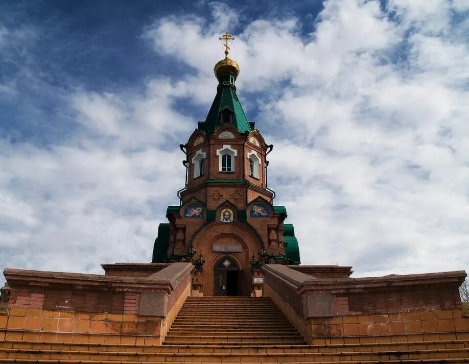 В красноярском крае храмы. Свято-Никольский храм-памятник Красноярск. Никольский храм памятник Красноярск. Николаевская Церковь Красноярск. Никольский храм памятник жертв политических репрессий Красноярск.