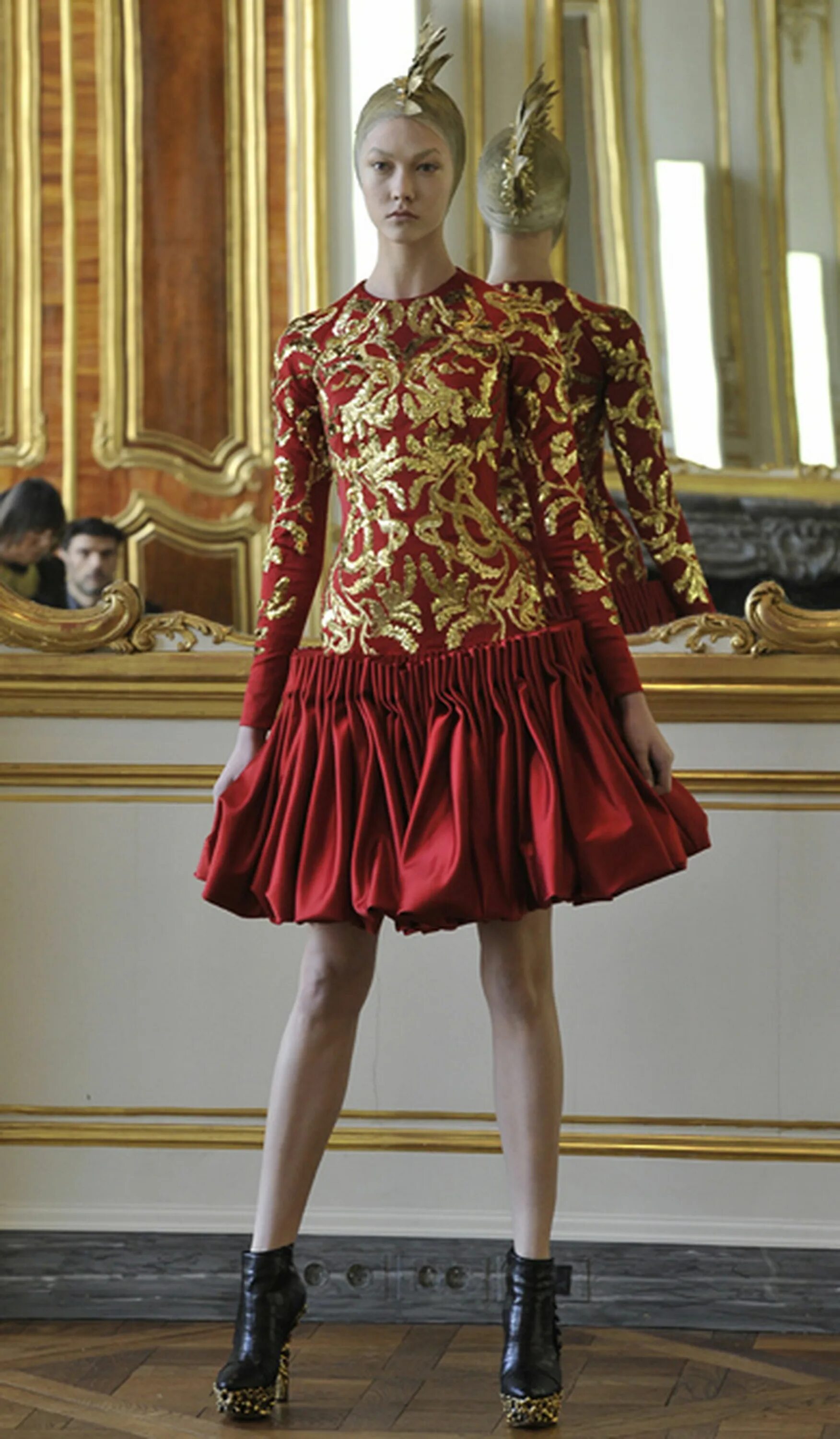 Mcqueen одежда. Mcqueen одежда
